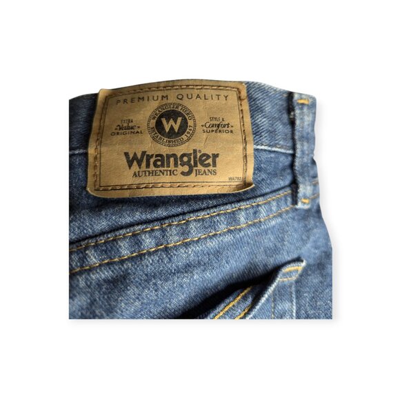 NWT Wrangler Relaxed Fit Men's Shorts Size 32 Sits at Natural Waist Hits Knees - Picture 11 of 16